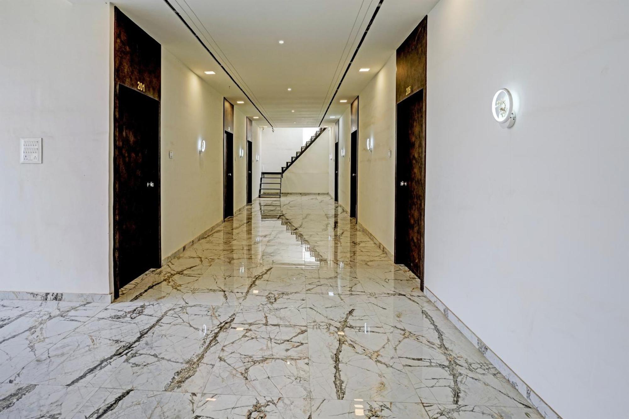 Hotel O White Palace Hotel 라즈콧 외부 사진