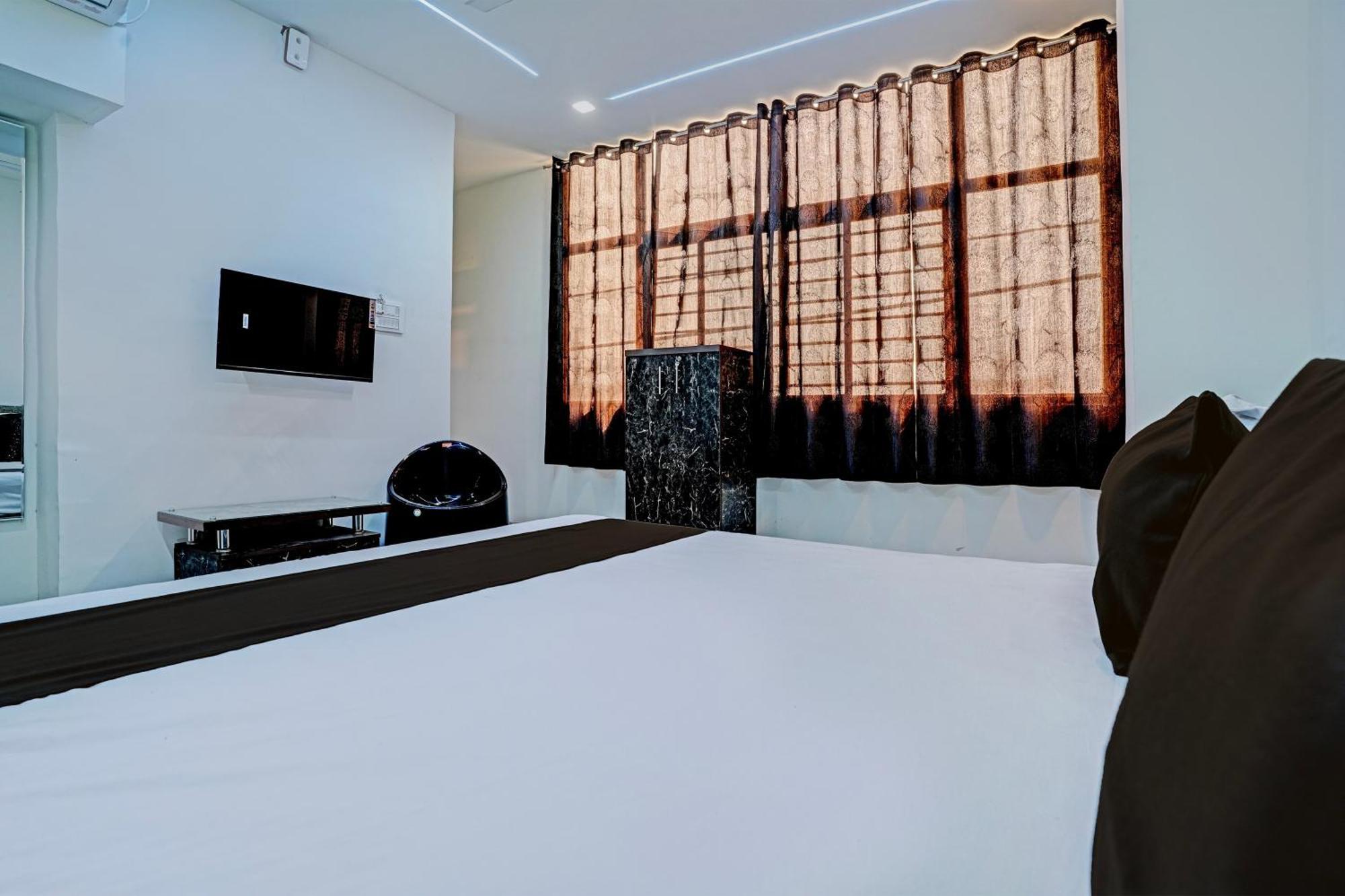 Hotel O White Palace Hotel 라즈콧 외부 사진