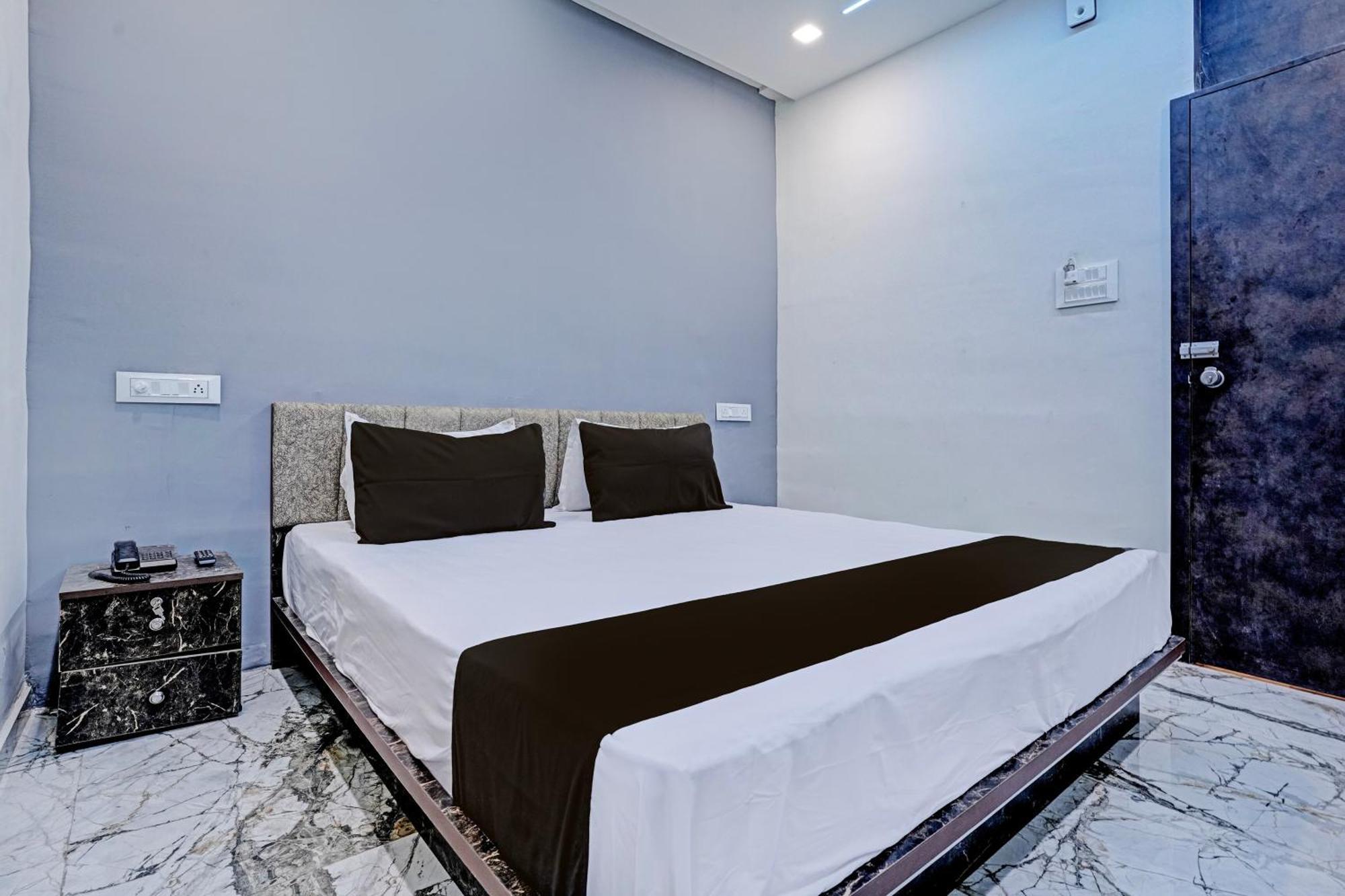 Hotel O White Palace Hotel 라즈콧 외부 사진
