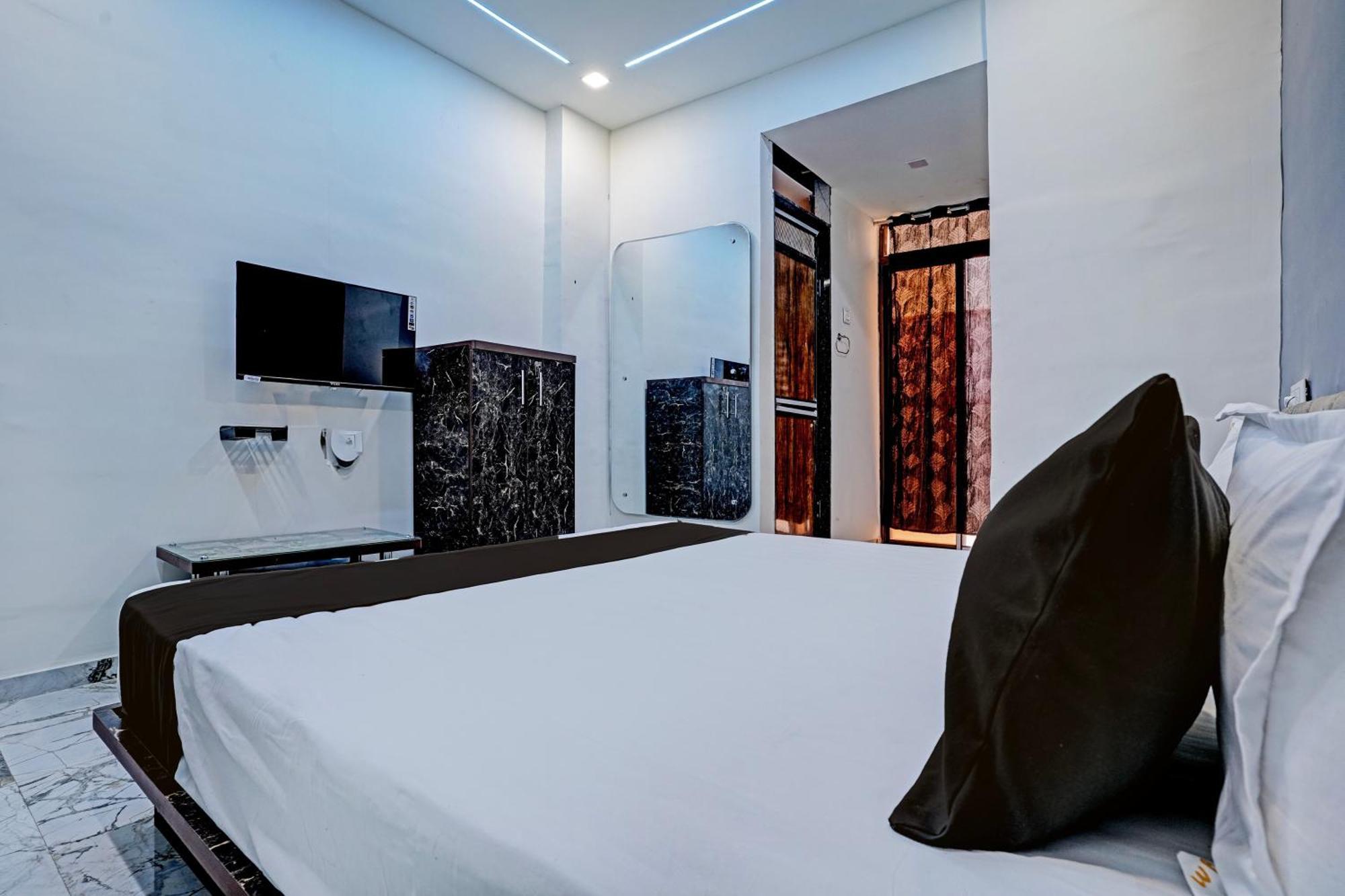 Hotel O White Palace Hotel 라즈콧 외부 사진