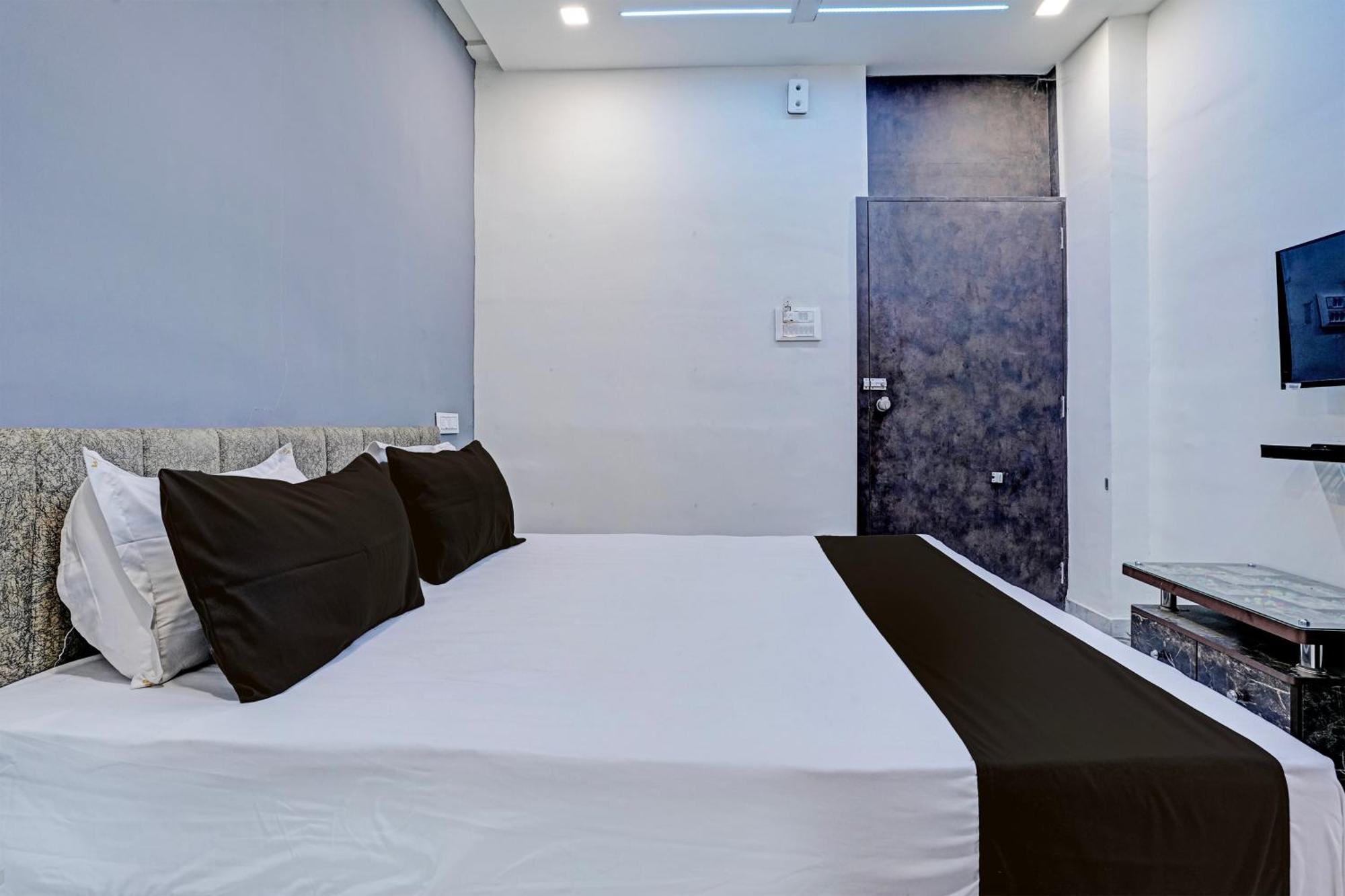 Hotel O White Palace Hotel 라즈콧 외부 사진
